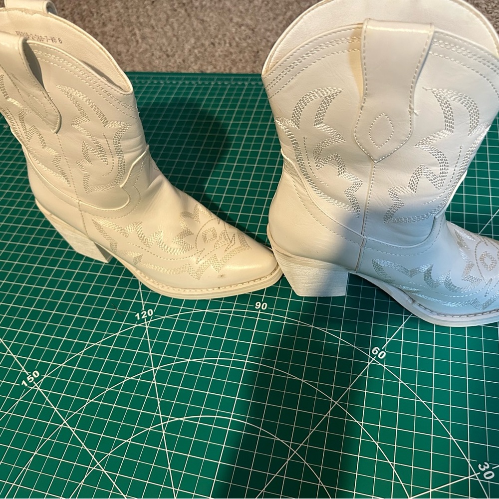 White Women's Western Ankle Boots - Classic Embroidered Booties